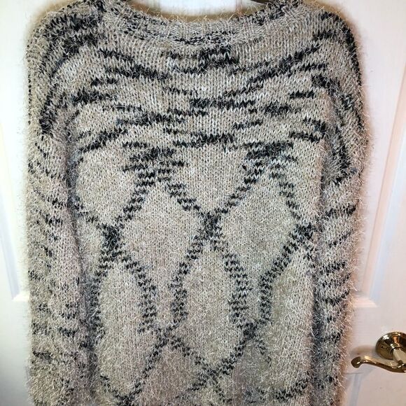 Red sweater  - Picture 2 of 6